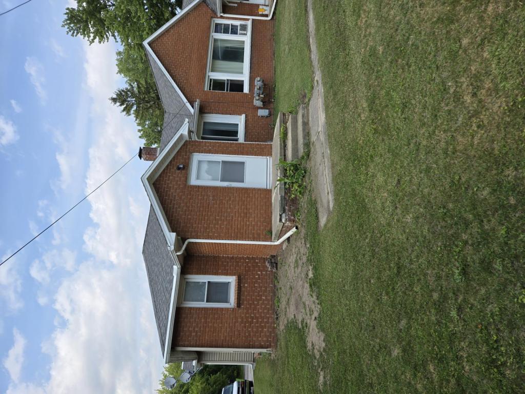 Photo - 1364 W Midland Rd House