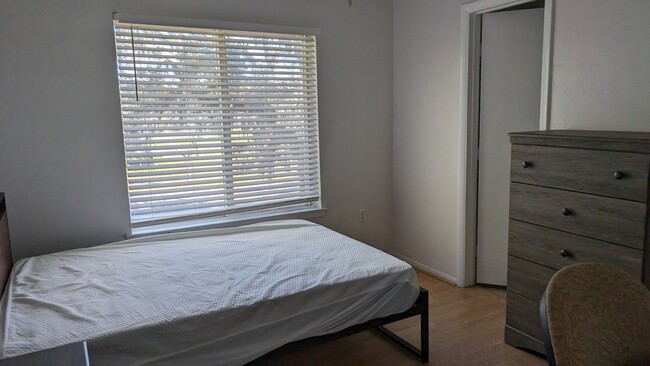 Building Photo - Countryside Unit 3-304 - Room 3 Rental