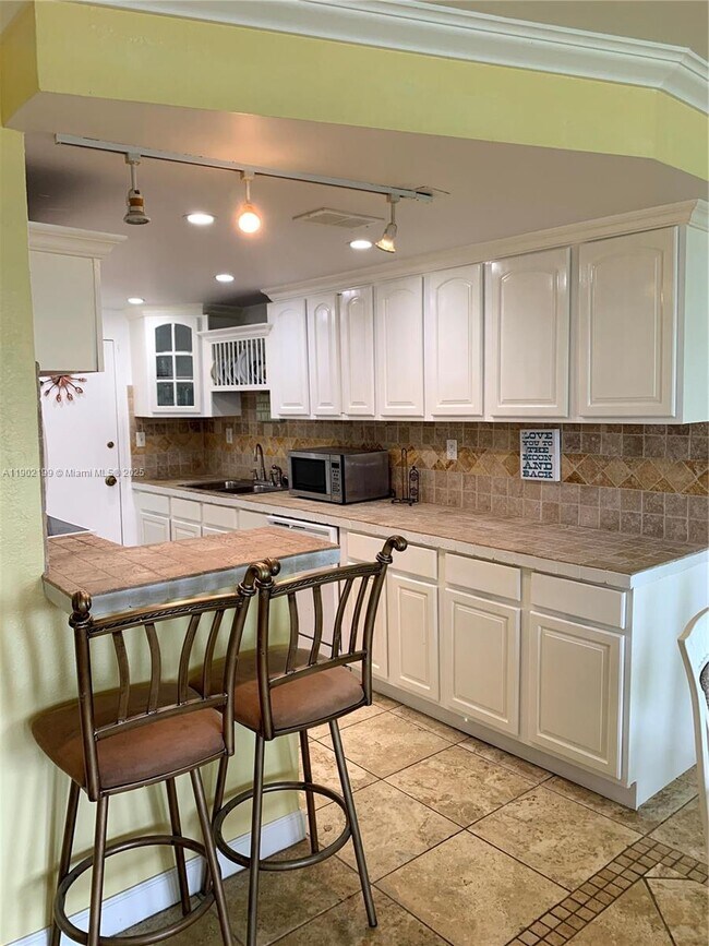 Photo - 5401 Collins Ave Unit 131