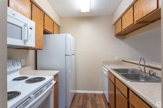 1BR, 1BA - 531 SF
