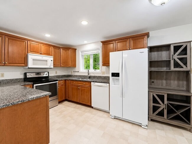 Photo - 8 Pebble Ln