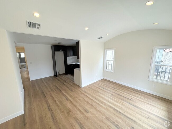 Building Photo - Front Unit 1027 Rental
