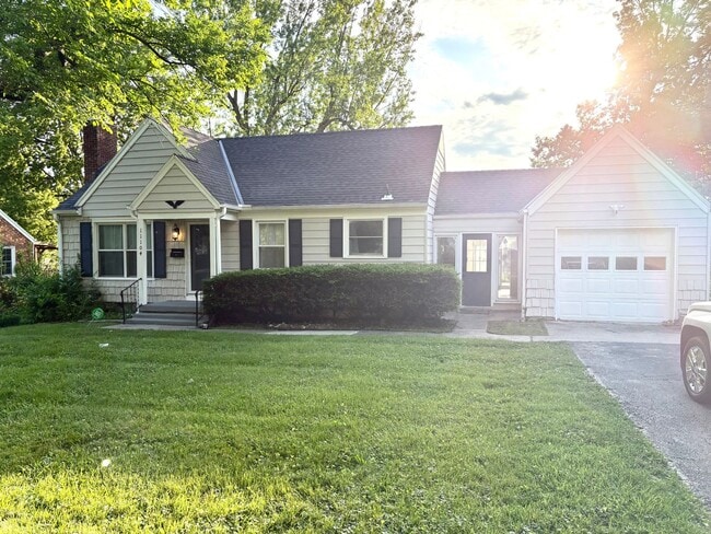 Charming 3-bedroom, 2-bath Cottage on a Sp... - Charming 3-bedroom, 2-bath Cottage on a Sp... House