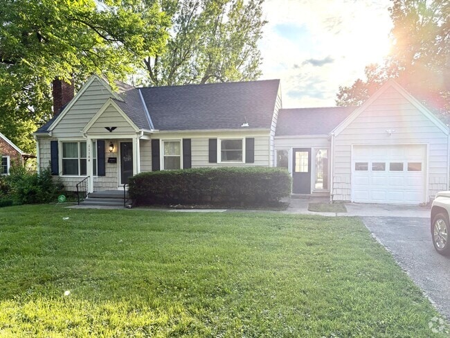 Building Photo - Charming 3-bedroom, 2-bath Cottage on a Sp... Rental