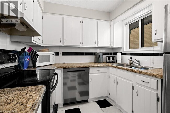 Photo - 58B SHORT Street Unit# Upper