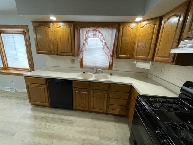 Photo - 1210 Woodridge Dr