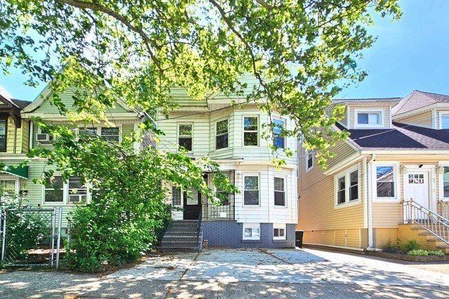 Building Photo - 45 Gautier Ave Unit 1