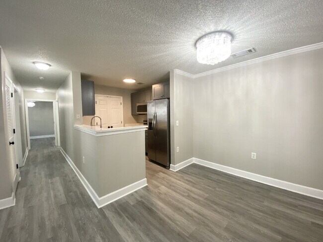 Photo - Renovated Two-Bedroom Condo for Rent! Unidad C116