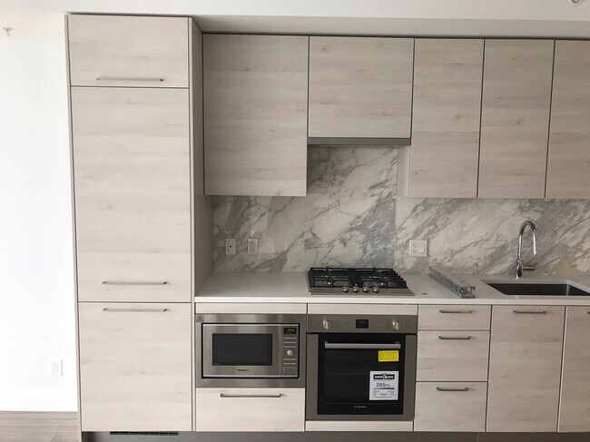 Photo - 4458 Beresford St.