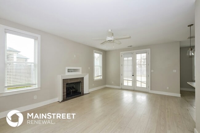 Photo - 6464 Nesting Dove