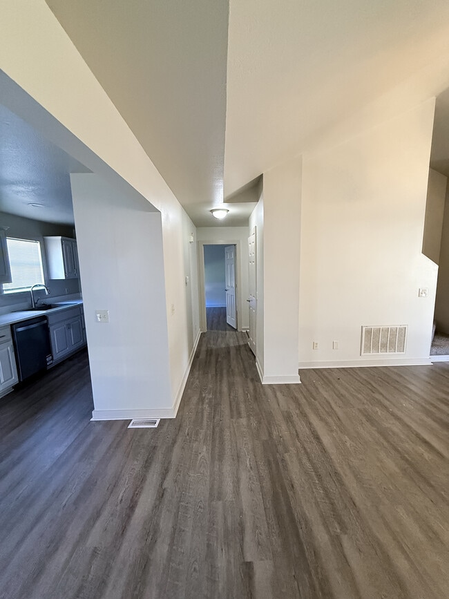 Photo - 507 W Briarbrook Ln