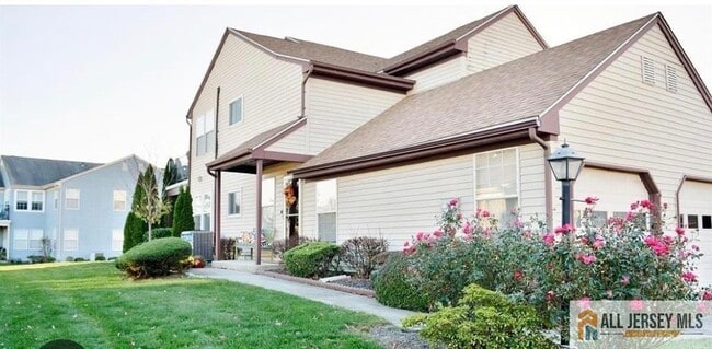 Building Photo - 17C Dorchester Dr Unit 17D