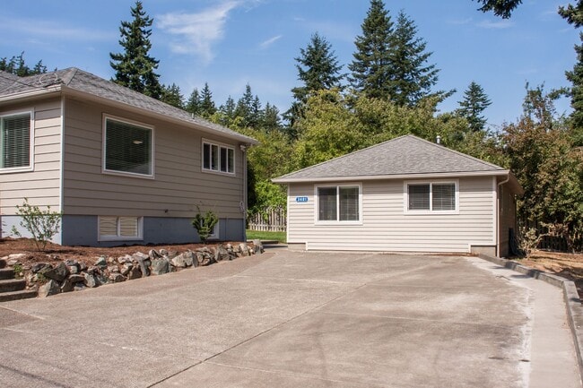 Photo - Spacious 7 Bedroom House! Sehome Neighborhood