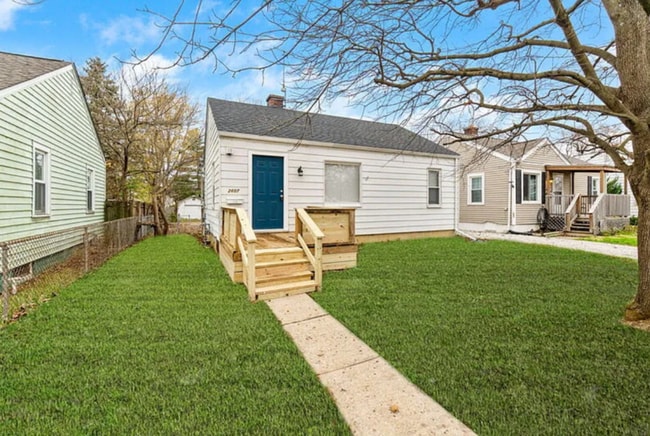 Building Photo - 2607 Hiawatha St Rental