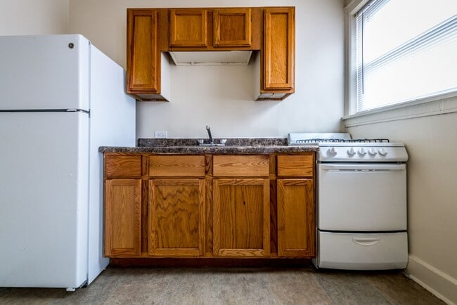 Photo - 1931 E 71st