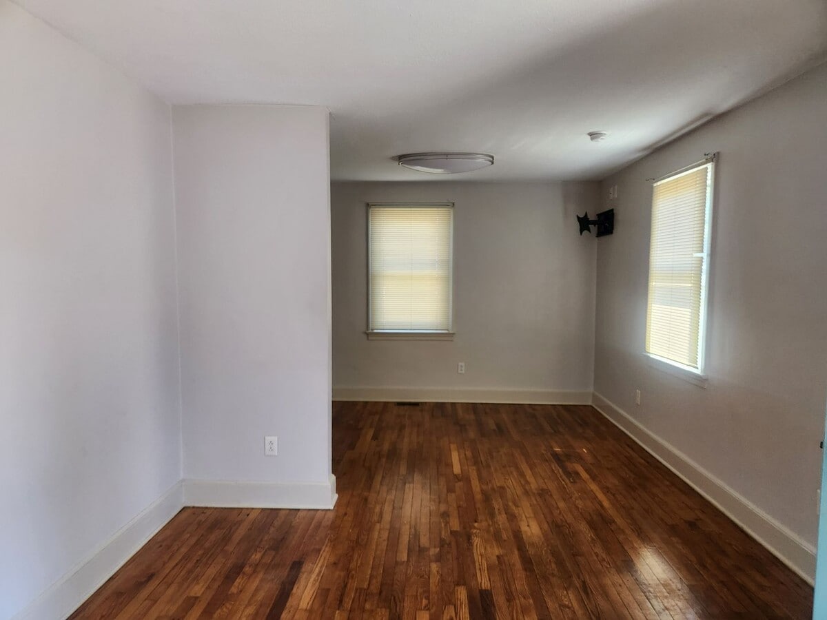 Photo - Lovely 2 Bedroom Bath