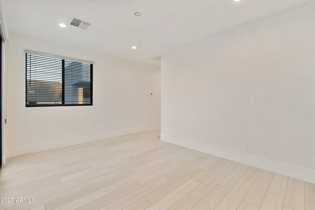 Photo - 1611 E Lamar Rd