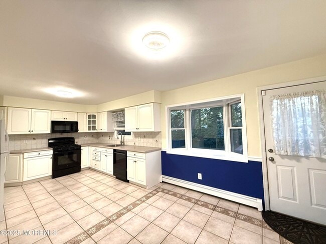 Photo - 573 Lloyd Rd