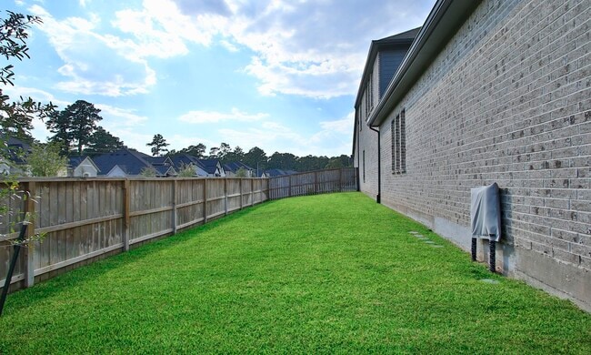 Building Photo - 902 Falcon Hollow Ln