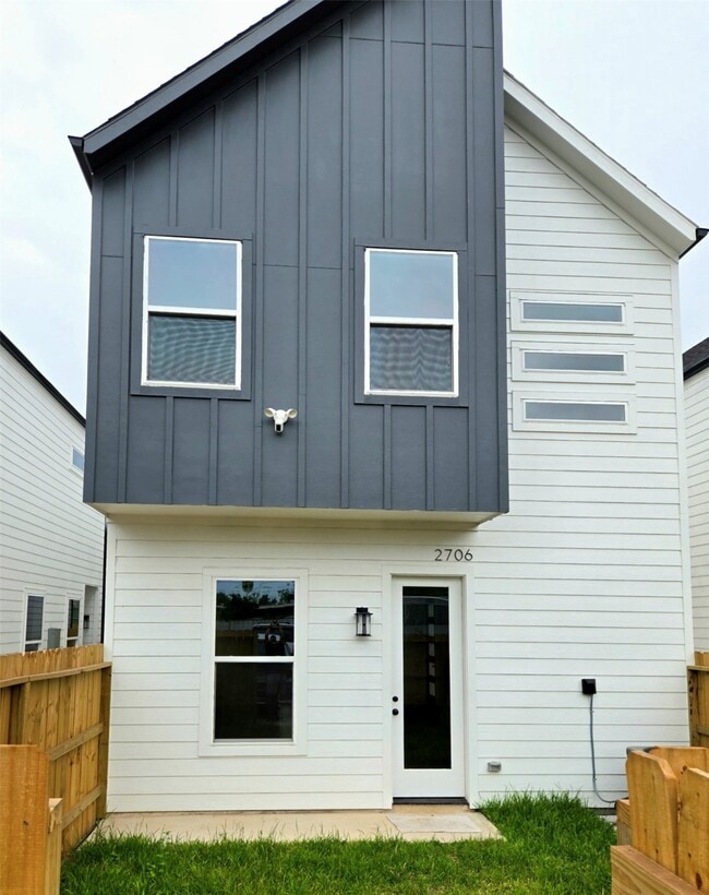 Building Photo - 2706 Bostic St Rental