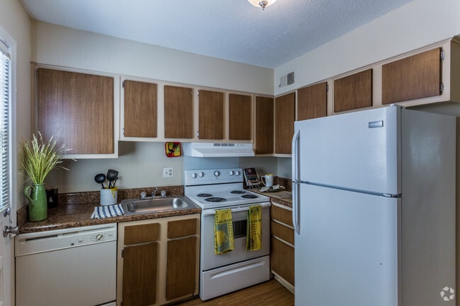 2BR, 1.5BA - 950 SF - Kitchen