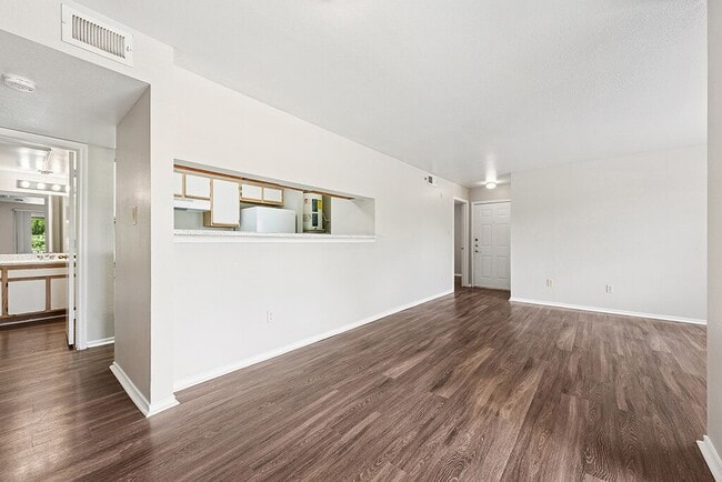 Photo - Valley Trails Apartments