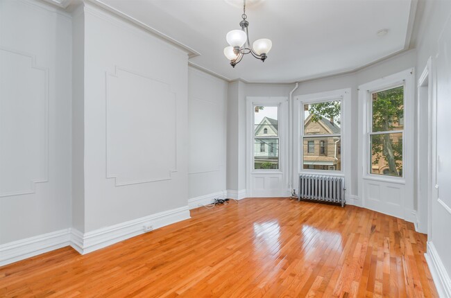 Building Photo - 100 Clerk St Unit 2