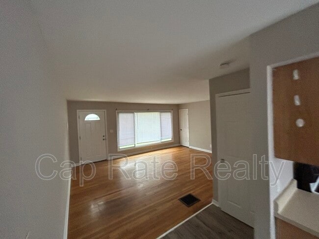 Photo - 2992 E Moreland Dr