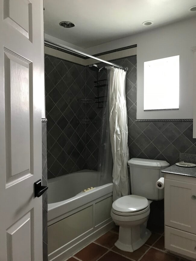 Photo - 1812 Edgewater Dr