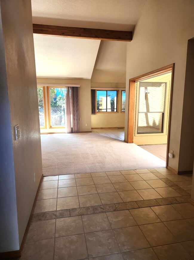 Photo - 611 NE Tracker Ct