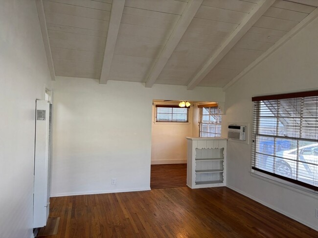 Photo - Kester Ave, 5069-5071 Unit 5071