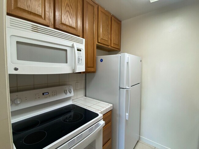 Photo - One bedroom condo with hardwood floors - W... Unidad 214