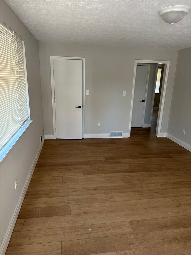 Photo - Move In Ready 2 Bedroom with Attached Garage! Unit A