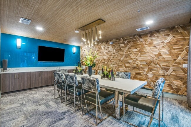 Luxia Gallery House