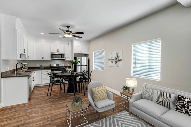 Sala de estar y cocina - Flats on Elk