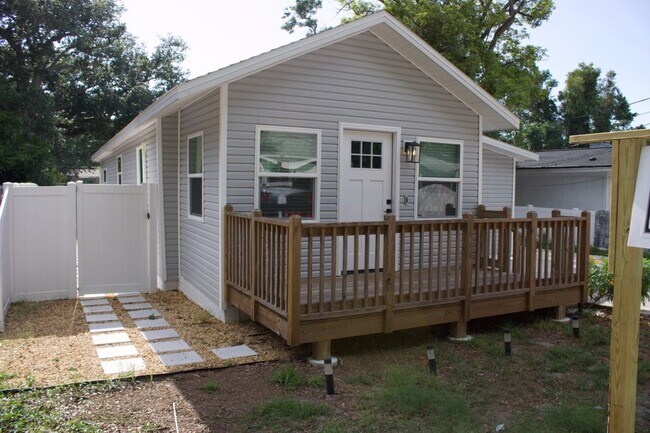 Photo - 1574 Ewing Ave
