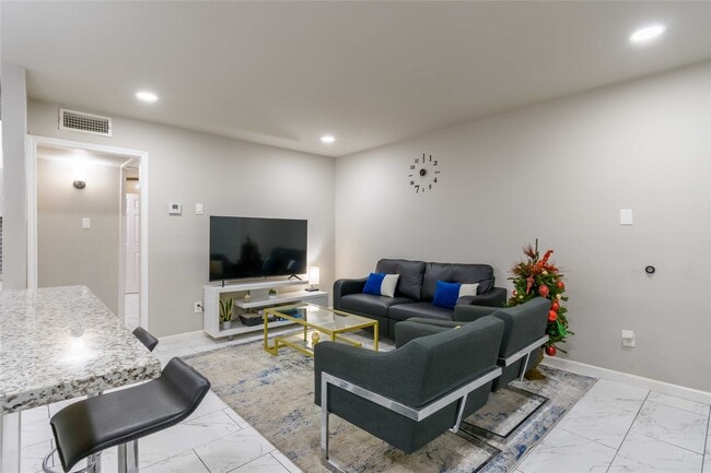 Photo - 8110 Albacore Dr Unidad True