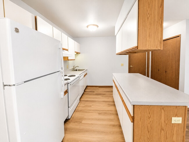 Building Photo - 201 - 207 West Win Heights