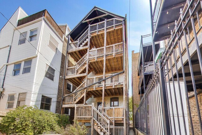 Photo - 2132 N Oakley Ave Unit 3