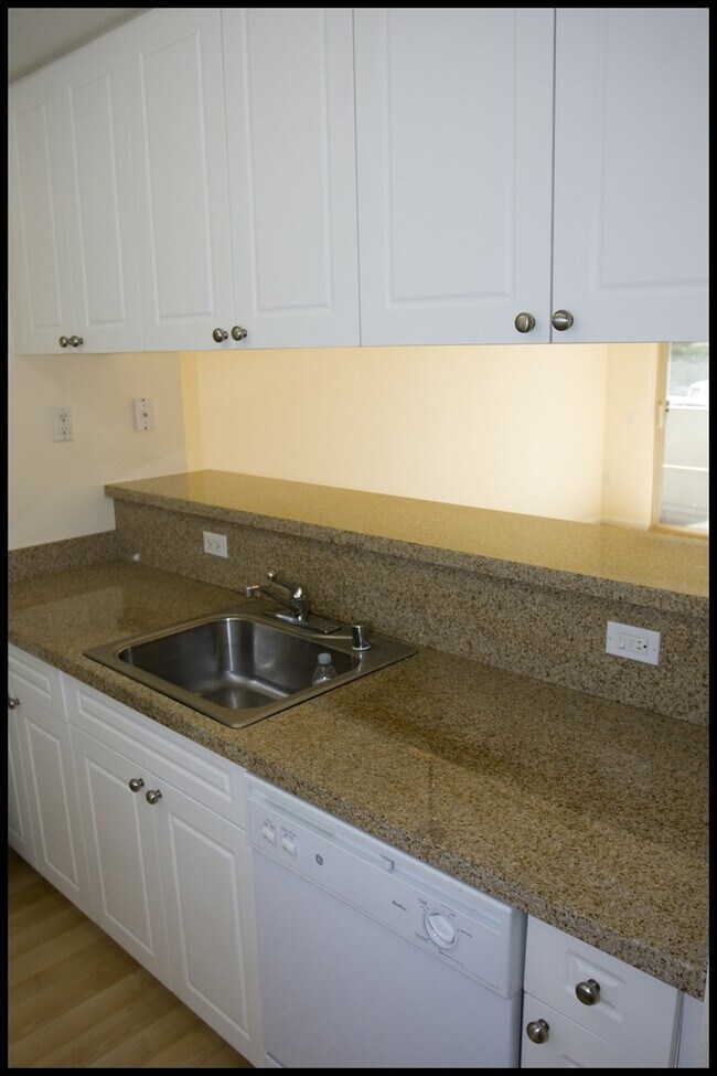 Photo - Gorgeous One Bedroom Condo in DownTown of ...