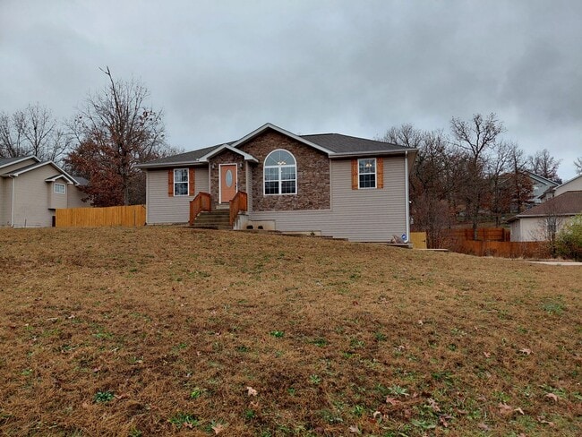 Building Photo - Home near FLW!