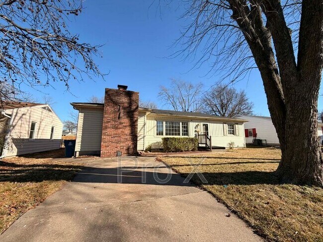 Photo - 611 S Monroe Ave