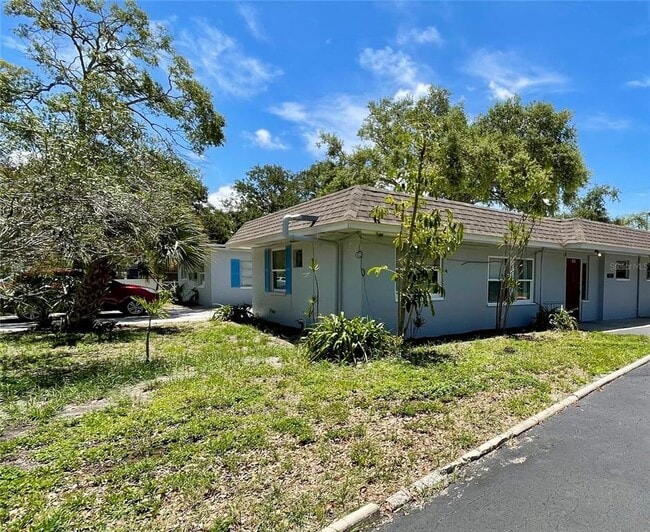 409 1st Ave NE Townhome Townhome - Image 