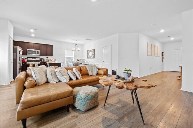 Photo - 14417 Dora Amellia Cv