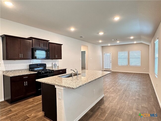 Photo - 101 Calgary Ln