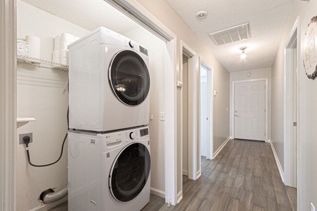 Photo - 228 Dalton Pl Wy