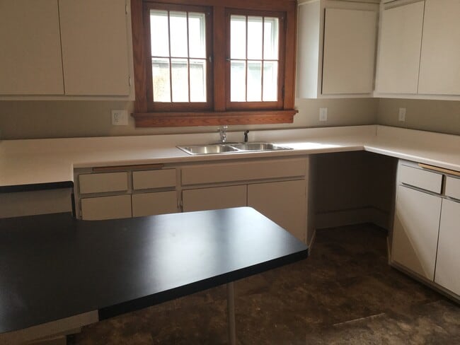 Building Photo - 3635 N 37th St Unit Upper