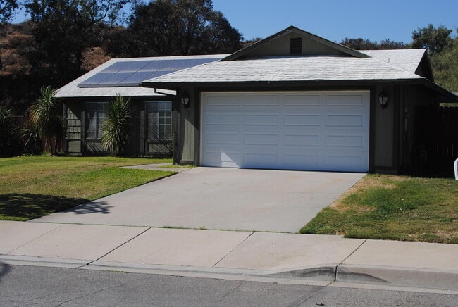 Charming 3 Bedroom San Bernardino Home - Charming 3 Bedroom San Bernardino Home