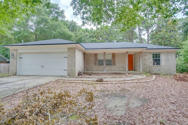 Building Photo - Navarre 3BR/2BA Home Near Beaches & Hurlburt Field with Updated Kitchen, Split Floor Plan & Spaci...