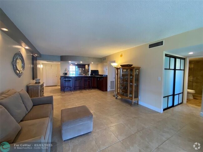Building Photo - 3300 N Palm Aire Dr Unit 904 Rental